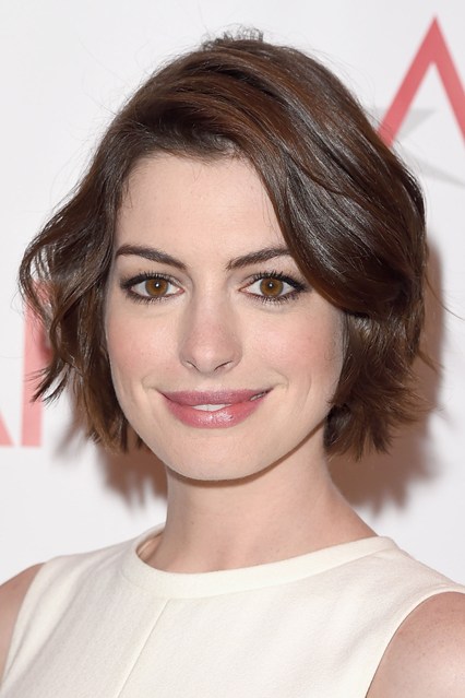 anne-hathaway-glamour-short-hair